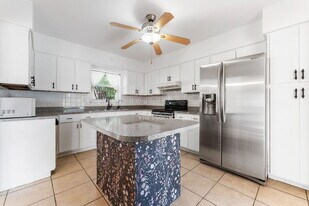 6303 Delaware Ave in New Port Richey, FL - Building Photo