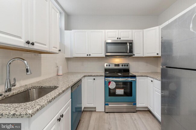 5534 Woodland Ave photo'