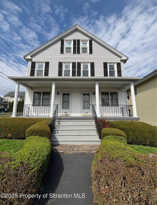 1444 Thackery St in Scranton, PA - Building Photo