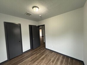 2318 W 33rd St S in Wichita, KS - Building Photo - Building Photo