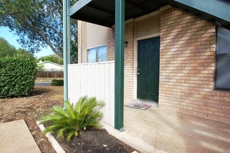 Pecan Creek Apartments in Austin, TX - Building Photo - Building Photo