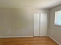 836 Holiday Ave photo'