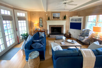 95 Compo Rd N in Westport, CT - Building Photo - Building Photo