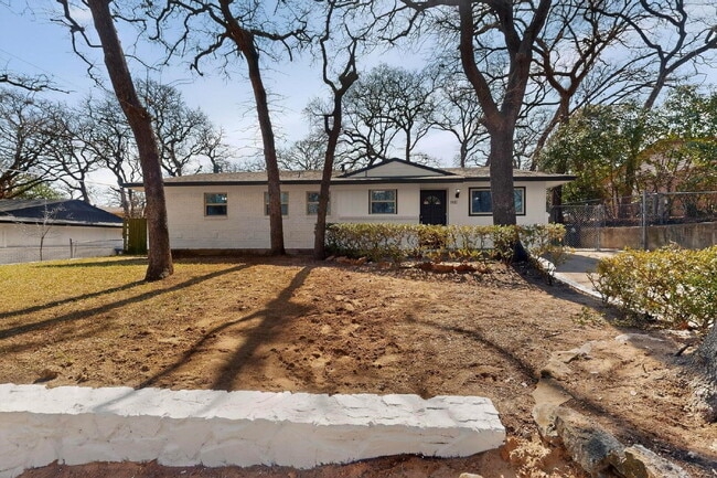 property at 1900 Mimosa Dr
