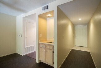 2001 E 21st St, Unit 0242 in Signal Hill, CA - Building Photo - Building Photo