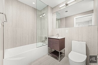 BRUCKNER BOULEVARD in Bronx, NY - Foto de edificio - Building Photo