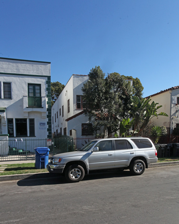 1122 N New Hampshire Ave in Los Angeles, CA - Building Photo