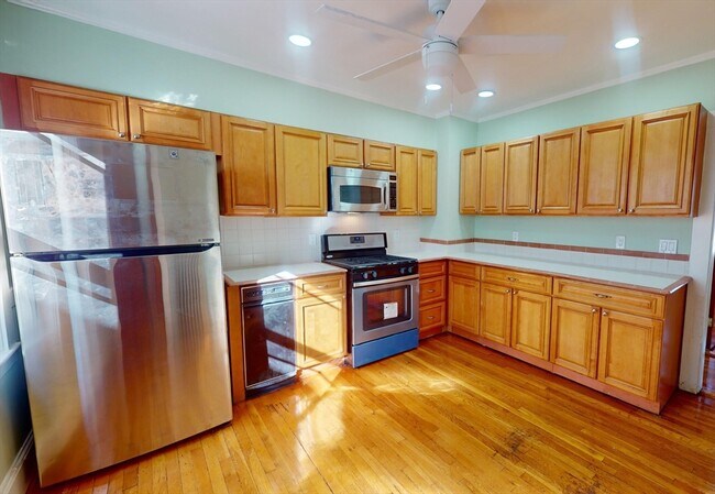 4442 Washington St, Unit 3 in Boston, MA - Building Photo - Building Photo