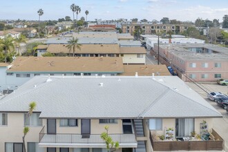 7832 W Manchester Ave in Playa Del Rey, CA - Building Photo - Building Photo