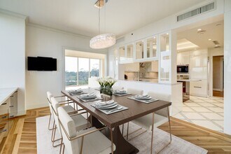 121 N Post Oak Ln in Houston, TX - Building Photo - Building Photo