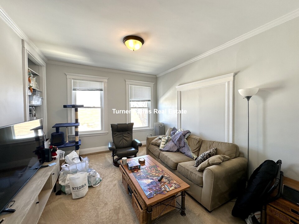 15 Farragut Ave, Unit 3 in Somerville, MA - Building Photo