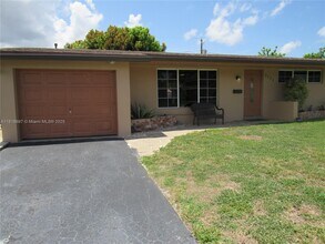 7771 NW 21st Ct in Sunrise, FL - Building Photo - Building Photo