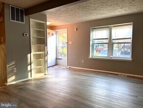 8104 Willowdale Ct in Springfield, VA - Building Photo - Building Photo