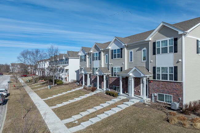 3721 Bailey Rd in Yorkville, IL - Building Photo - Building Photo