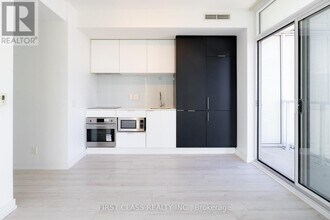 33 Helendale Ave in Toronto, ON - Building Photo - Building Photo