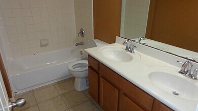 21911 Canyonwood Park Ln in Richmond, TX - Foto de edificio - Building Photo