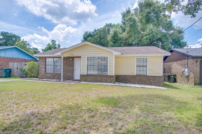2709 Chicago Ct in Pensacola, FL - Building Photo - Building Photo
