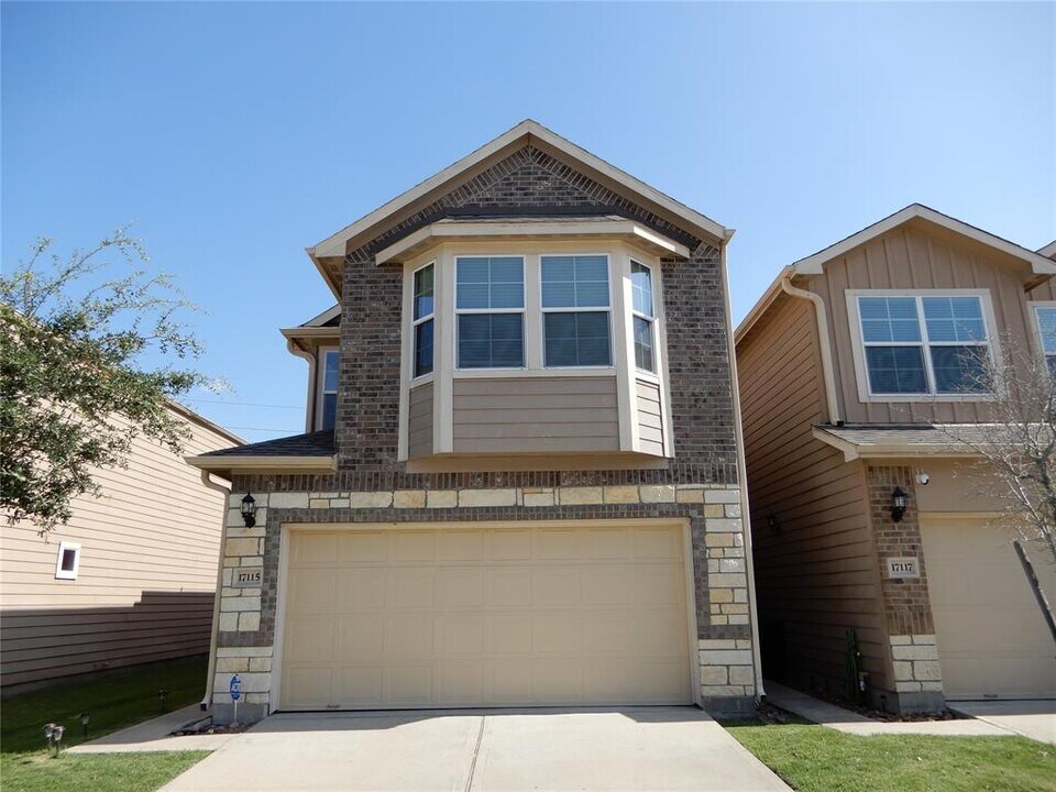 17115 Wilthorne Gardens Ct in Houston, TX - Building Photo