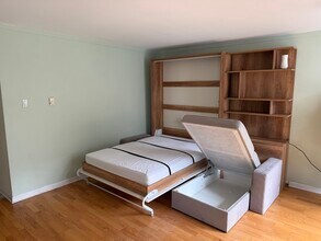 2600 N Hampden Ct in Chicago, IL - Building Photo - Building Photo