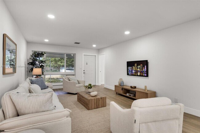 3920 Hayes St in Hollywood, FL - Building Photo - Building Photo