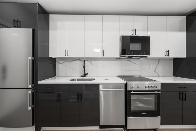 872 Broadway in Somerville, MA - Building Photo - Building Photo