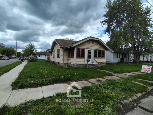 property at 623 E 27th St