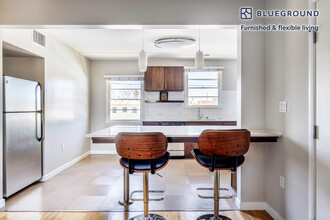 1009 Elkgrove Ave in Los Angeles, CA - Building Photo - Building Photo