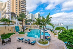 848 Brickell Key Dr in Miami, FL - Foto de edificio