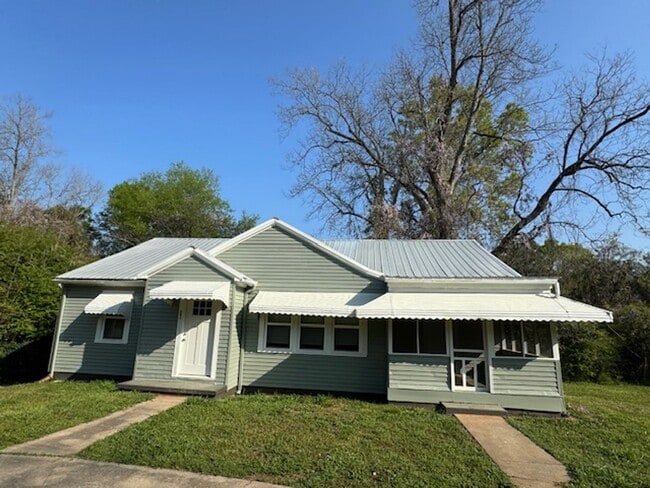 505 E 5th St in West Point, GA - Building Photo - Building Photo