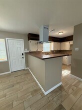 7225 Hummingbird Ln in Texas City, TX - Building Photo - Building Photo