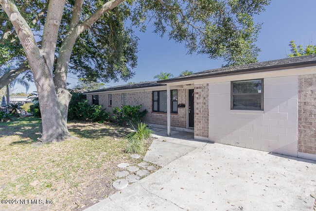 43 Millie Dr in Jacksonville Beach, FL - Building Photo - Building Photo