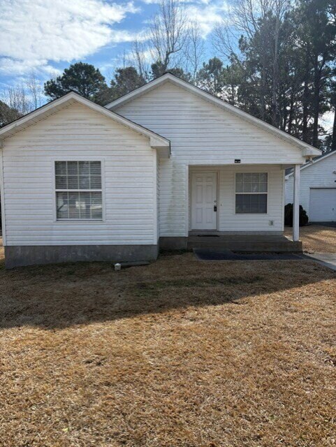 104 Evergreen Dr in Hubert, NC - Building Photo