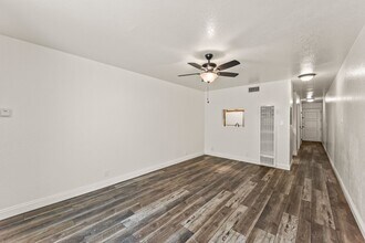 248 E Buckthorn St, Unit Unit 4 in Inglewood, CA - Foto de edificio - Building Photo