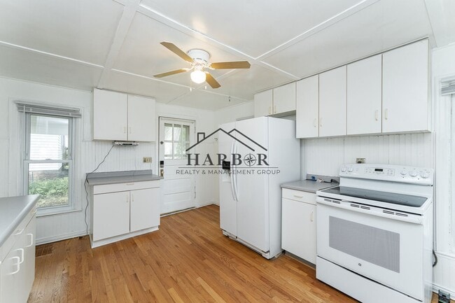 property at 225 10th St NW