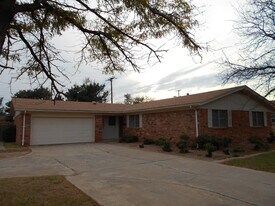 5401 14th St in Lubbock, TX - Building Photo