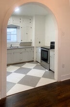 818 W Lynwood Ave, Unit A in San Antonio, TX - Building Photo - Building Photo