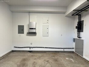 50 Sintsink Dr E in Port Washington, NY - Building Photo - Building Photo