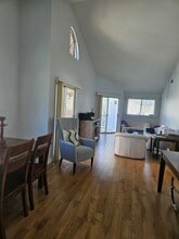 1068 Courtland Dr in Buffalo Grove, IL - Foto de edificio - Building Photo