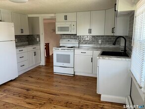 8 Alto Rd in Burlington, CT - Building Photo - Building Photo