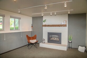 9908 S Falconhurst Dr, Unit Jacqueline in Sandy, UT - Foto de edificio - Building Photo