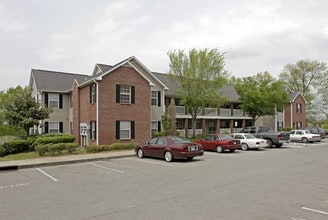 Bellewood Park Apartments in Nashville, TN - Foto de edificio - Building Photo