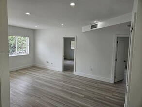 95 Edgewater Dr in Coral Gables, FL - Building Photo - Building Photo