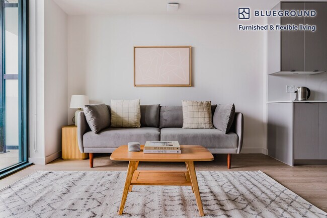 3030 Potomac Ave in Arlington, VA - Foto de edificio - Building Photo