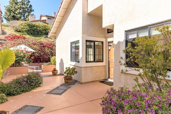 4064 Caminito Meliado in San Diego, CA - Building Photo - Building Photo