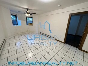 1911 Beacon St, Unit 1 in Brookline, MA - Foto de edificio - Building Photo