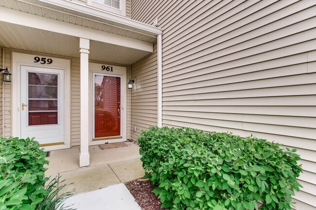 961 Genesee Ct in Naperville, IL - Building Photo - Building Photo