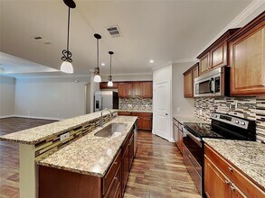 1002 Woodcrest Dr in Lancaster, TX - Building Photo - Building Photo