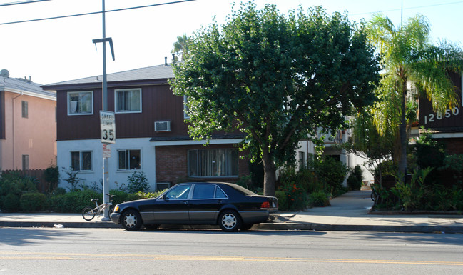 12844 Oxnard St in Valley Village, CA - Building Photo - Building Photo