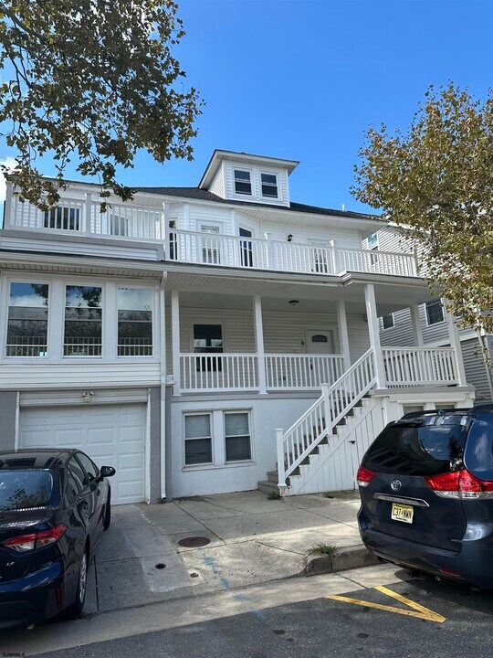 12 S Jackson Ave in Ventnor, NJ - Building Photo