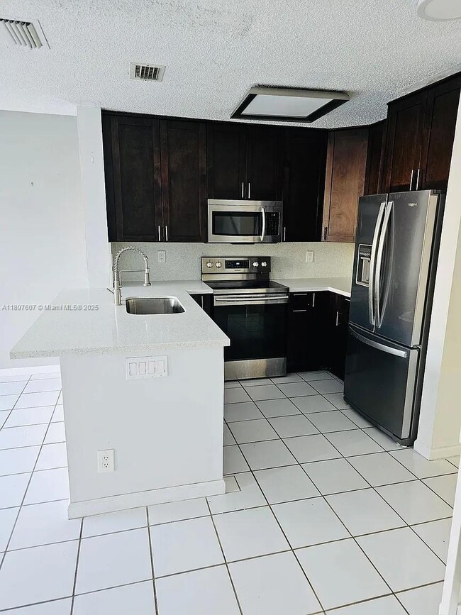 17380 SW 140th Ct in Miami, FL - Building Photo - Building Photo